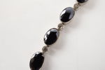Halsband & halsband med svarta stenar. A155
