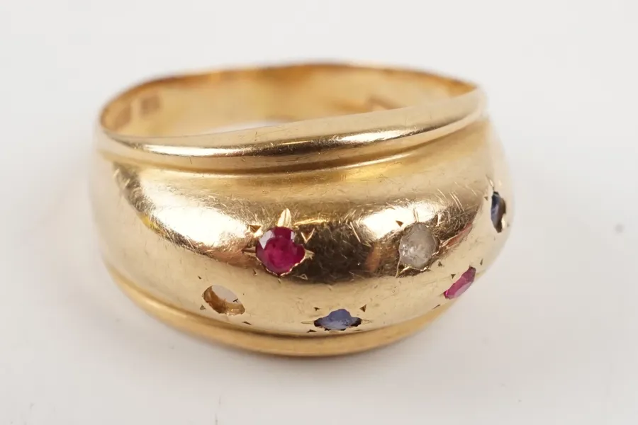 Guldring med stenar 18k. 3,5g A171
