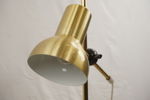 Golvlampa i guldfärg. B174