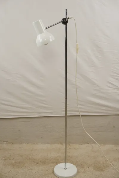 Golvlampa vit. B179