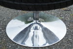 Handgjort bord med ett bilhjul i aluminium Dotz. B130