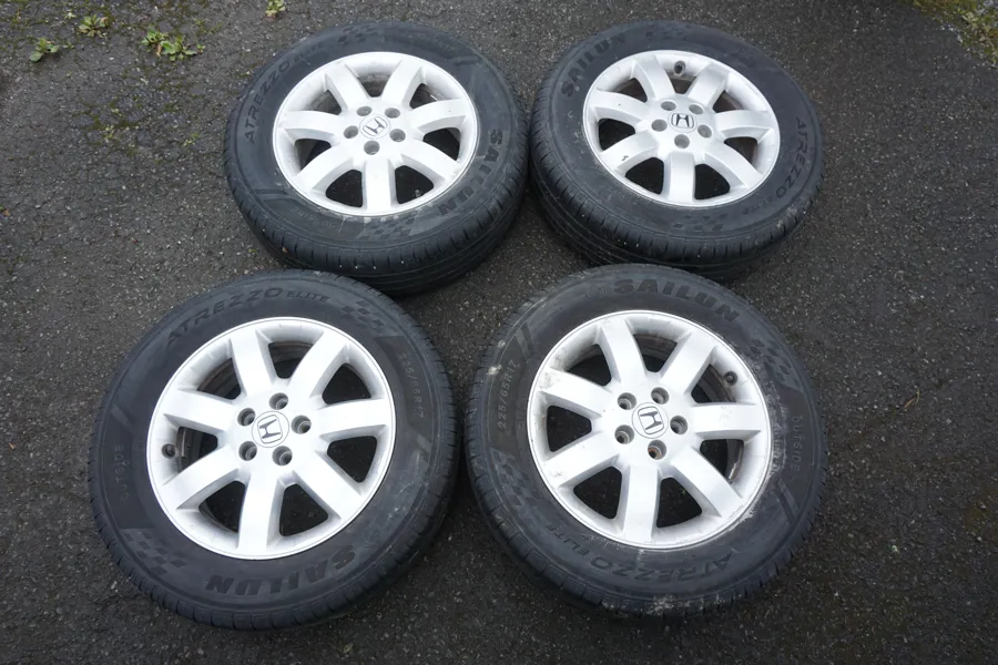 4st Honda CRV fälgar med däck 225/65R17. B136