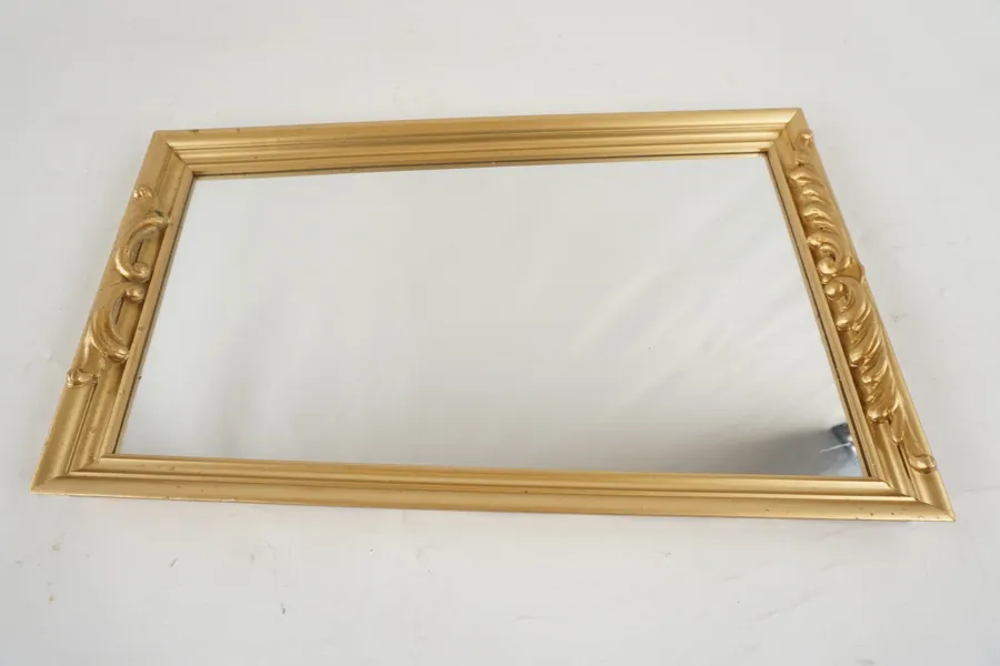 Spegel guldfärgad 31x47,5. M37