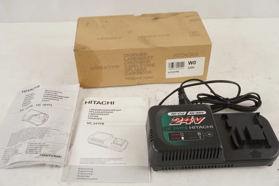 Hitachi batteriladdare UC24YFB - 24V. D57/