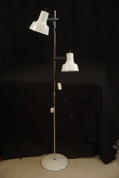 Golvlampa, vit. B45/