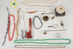 Pärlhalsband mm. A235