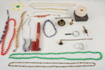 Pärlhalsband mm. A235