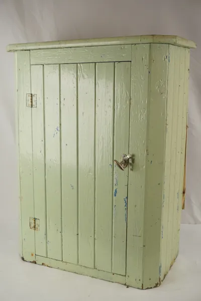 Väggskåp. B319