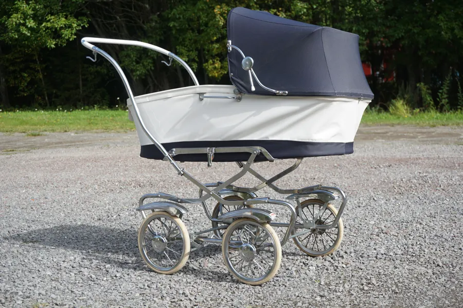 Barnvagn retro. B11