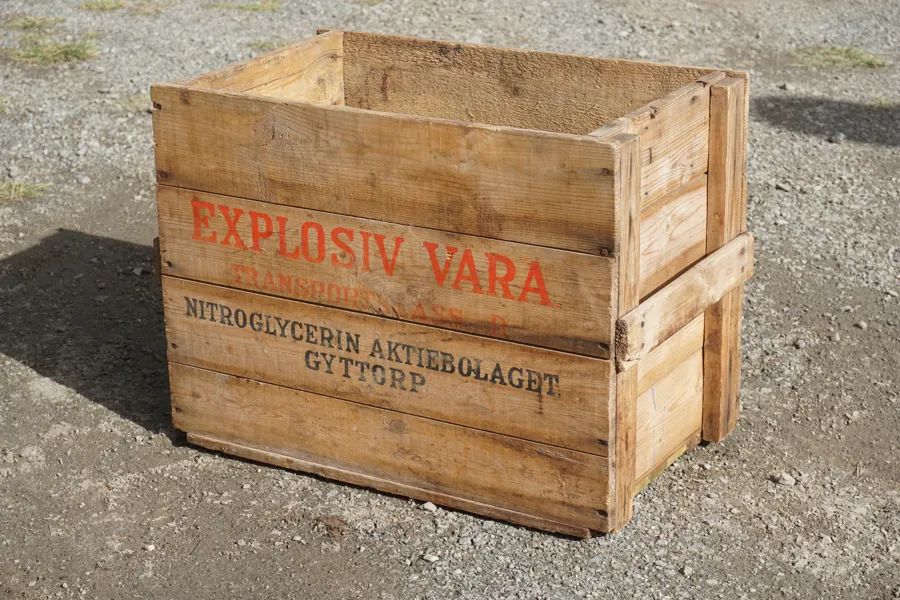 Nitroglycerin Aktiebolaget låda. B17