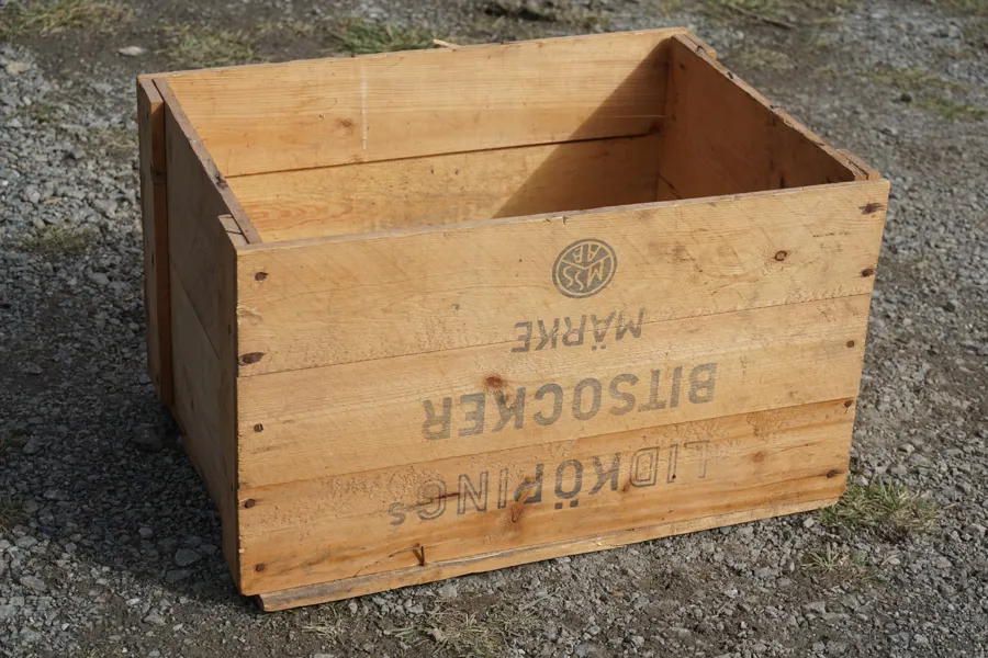 Lidköpings Bitsocker Låda. B19