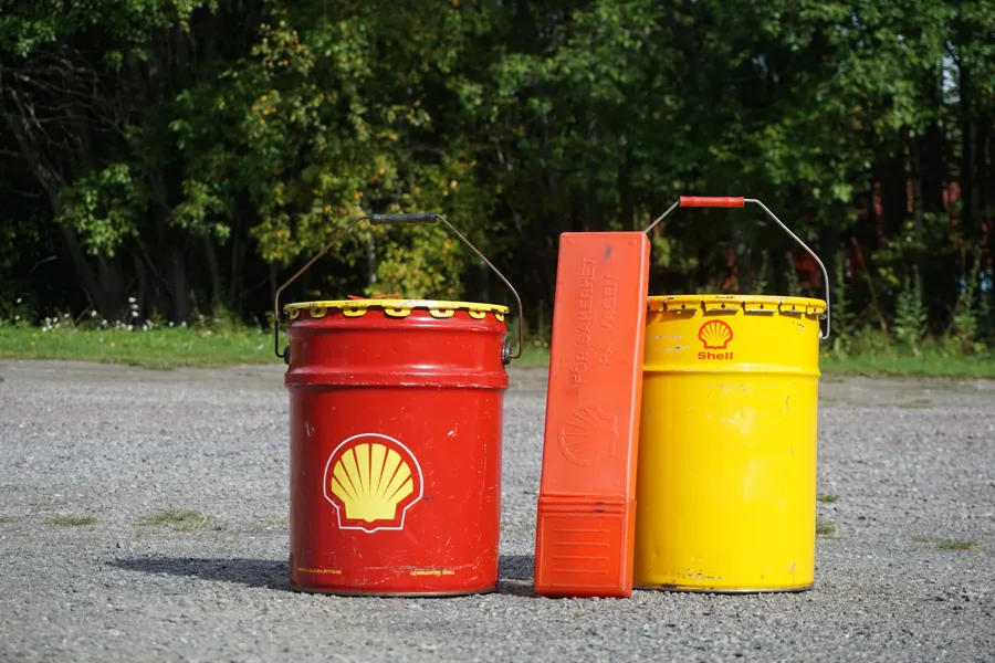 2st Shell oljedunkar & varningstriangel. B23