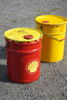 2st Shell oljedunkar & varningstriangel. B23