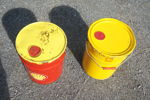 2st Shell oljedunkar & varningstriangel. B23