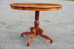 Pelarbord eller soffbord. B41