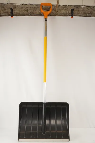 Fiskars Snöspade. B90