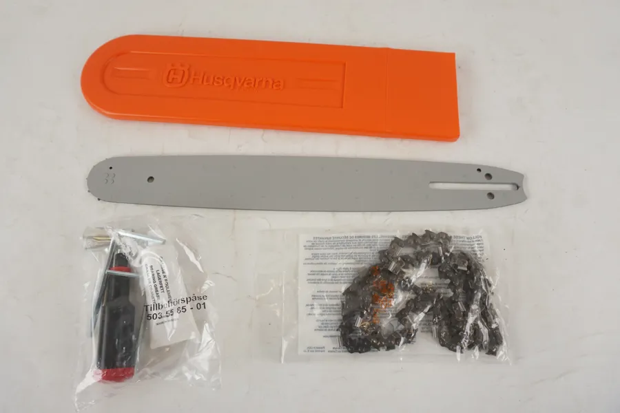 Husqvarna svärd med tillbehör. D25