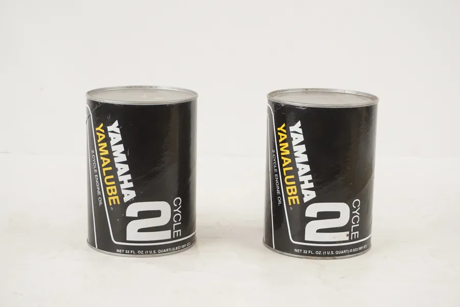 2st Yamaha Yamalube 2-taktsolja. C9