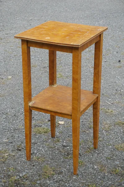 Sängbord. B199