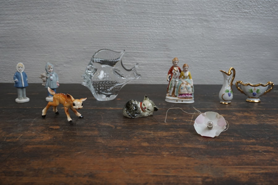 Diverse figuriner  porslin glas m.m. A427