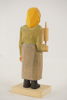 Träfigur Kvinna med Kavel. A86