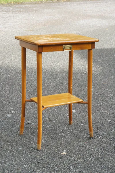 Sängbord. B277