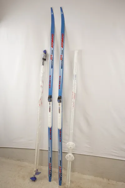 Atomic ACS Classic Skidor & 2st Swix Stavar. D105