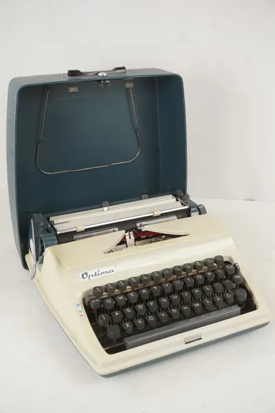 Optima Skrivmaskin. D126
