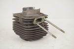 Cylinder med kolv A157