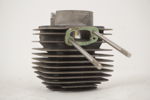 Cylinder med kolv A157
