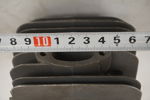 Cylinder med kolv A157
