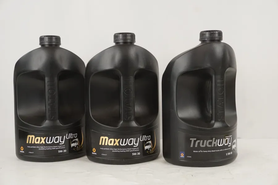 2st Maxway 5W-30 +1st Truckway S 5W-30 motorolja. C39
