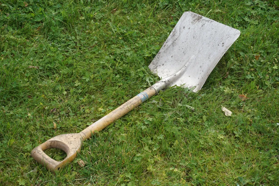 Trädgårdsspade. B318