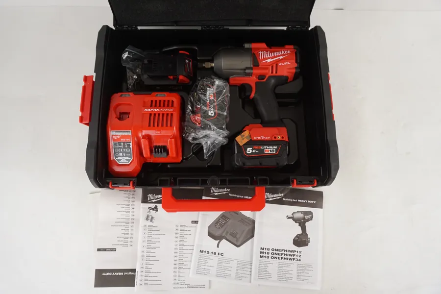 Milwaukee Red Lithium Mutterdragareset. D164