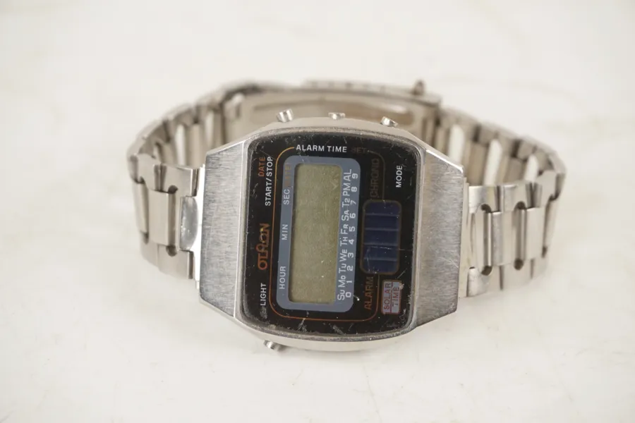 Otron Alarm-Chrono armbandsur. A200
