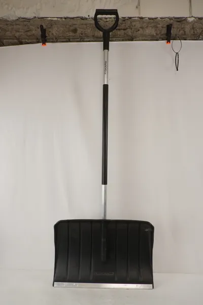 Fiskars Snöspade. B406