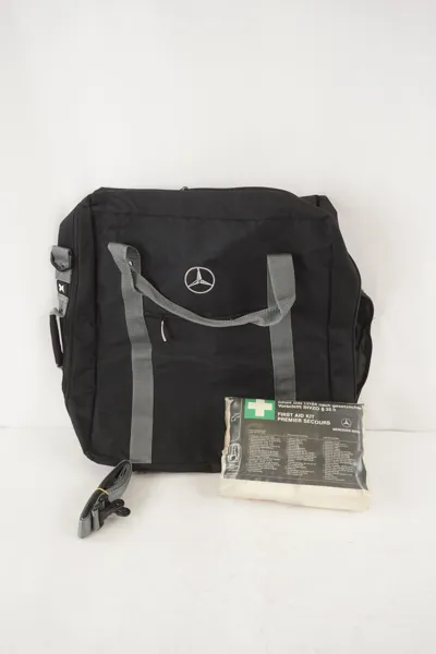 Mercedes Benz Resväskor & Första Hjälpen Kit. A314