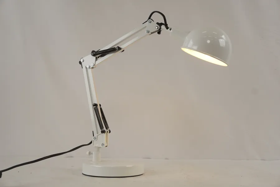 Anslut Skrivbordslampa. M5/