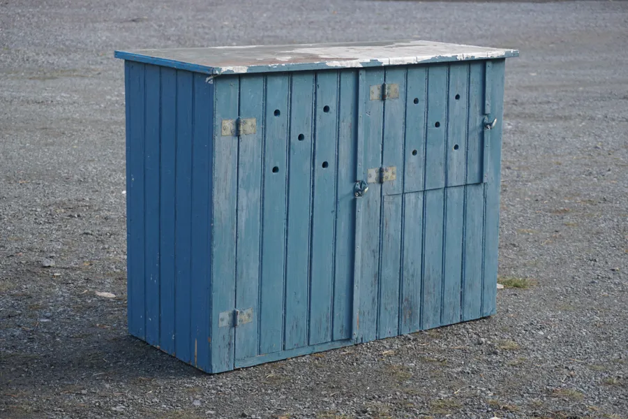 Vedlår Allmoge skåp blått. B30