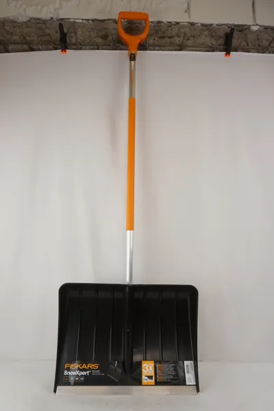 Fiskars SnowXpert Snöspade. B41