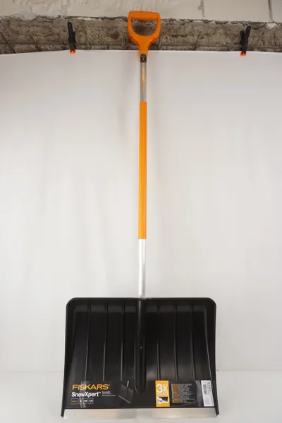 Fiskars SnowXpert Snöspade. B44