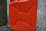 4st Bensindunkar i metall. B60