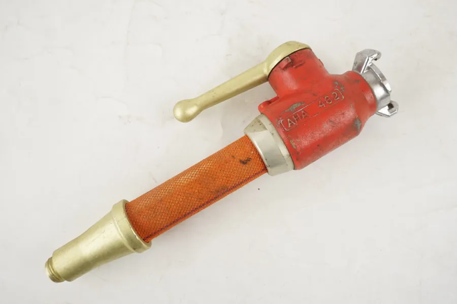 Spakstyrt brandstrålrör. D123/