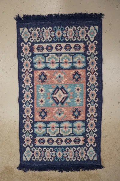 Matta Mörkblå 115x65. B170/