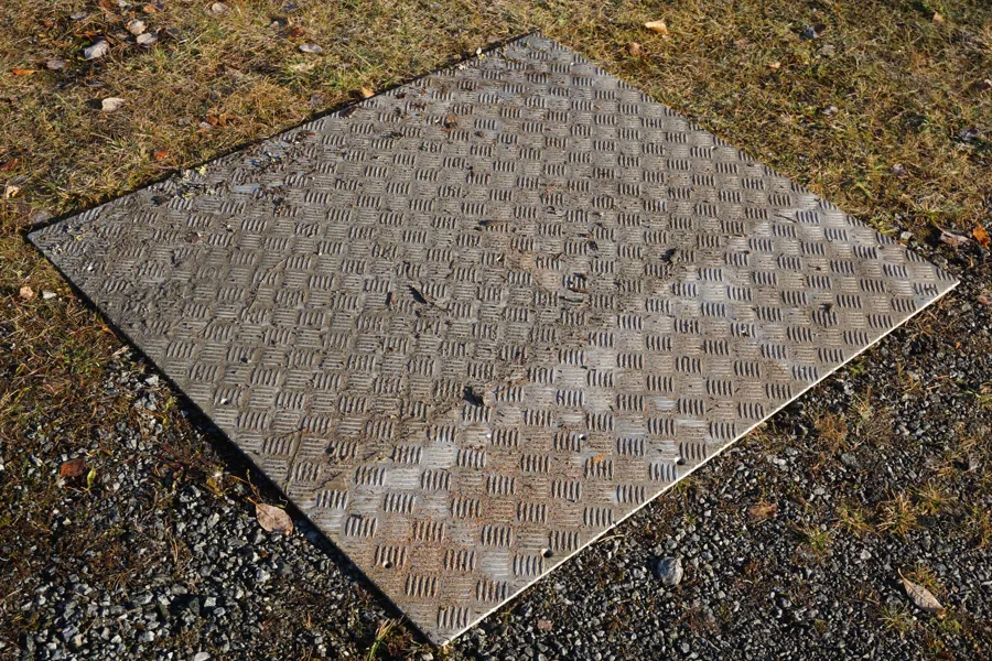 Durkplåt i aluminium. B107