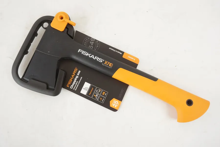 Fiskars X7 Yxa. D18