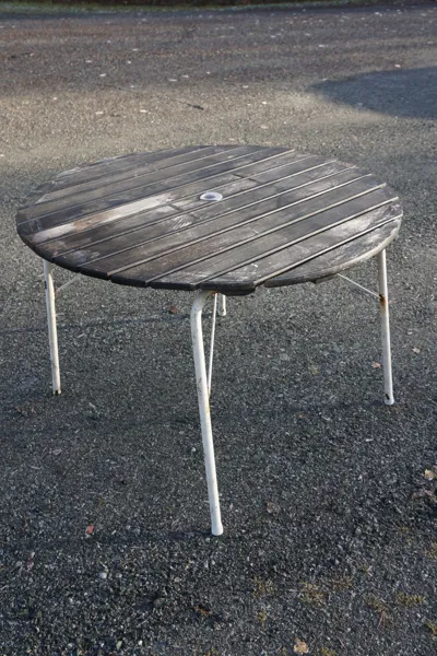 Trädgårdsbord. B203