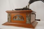 Trattgrammofon, svart. B211