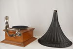 Trattgrammofon, svart. B211