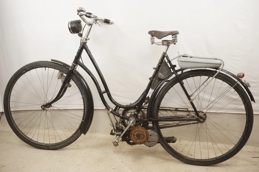 Hermes Damcykel m Mosquito motor. B234